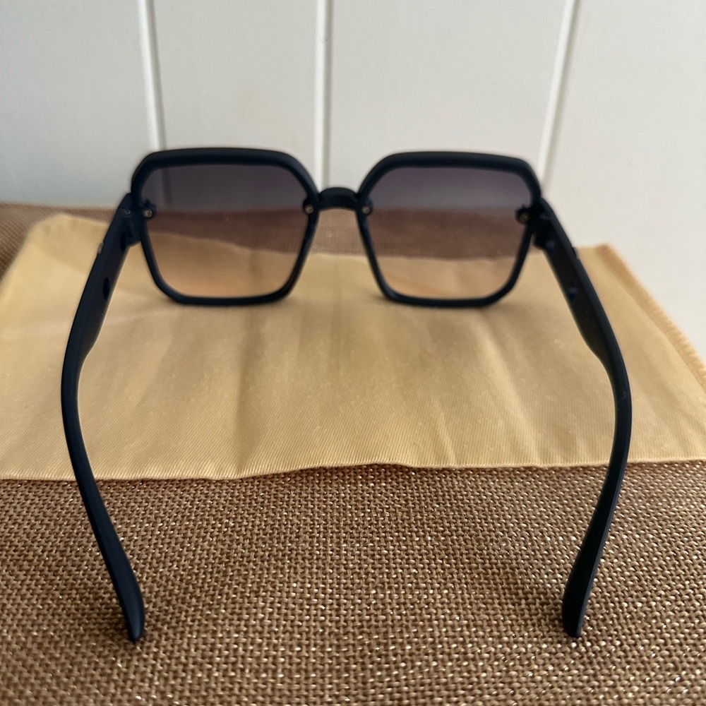 Sunglasses - Picture 5 of 6
